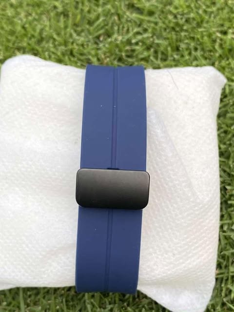 Universe Point – Square Dial Watch with Golden Edges, Blue Face & Magnetic Strap