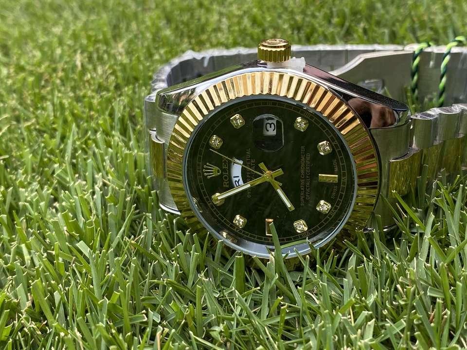 Elegant Rolex Day-Date Oyster – Black Dial with Day-Date Display | Two-Tone Silver & Gold Strap